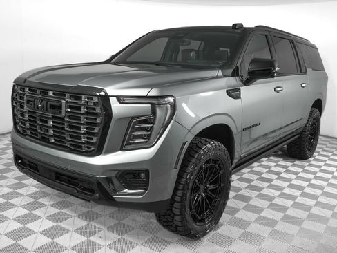 Used 2026 GMC Yukon XL Denali Ultimate w/ LPO, Floor Liner Package AWD/4WD image 8