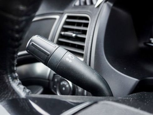 Used 2018 Ford Explorer XLT w/ XLT Appearance Package image 25