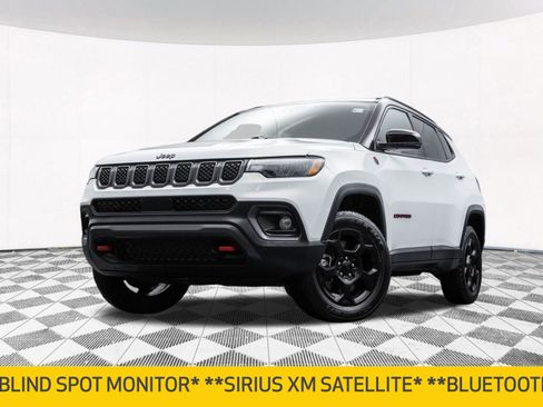 Used 2023 Jeep Compass Trailhawk w/ Trailhawk Convenience Group image 2