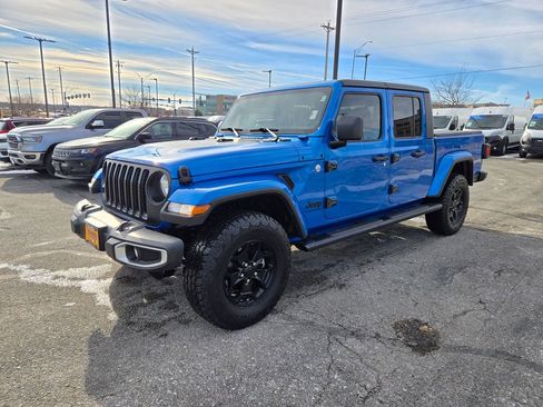 Used 2023 Jeep Gladiator Overland w/ Cold Weather Group image 8