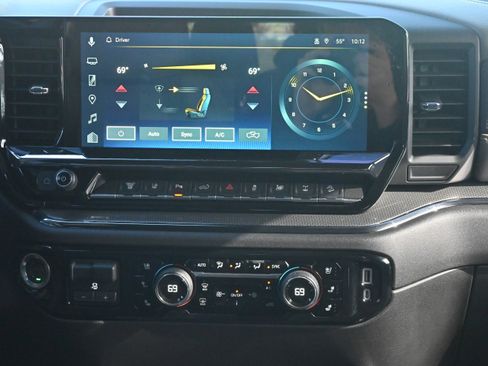 Used 2025 Chevrolet Silverado 2500 ZR2 w/ Technology Package AWD/4WD image 33