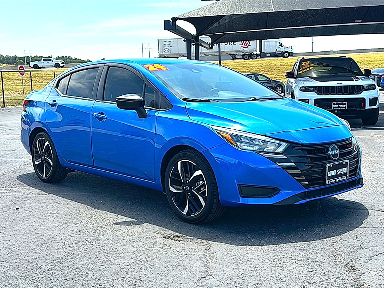 Used 2024 Nissan Versa SR FWD image 10