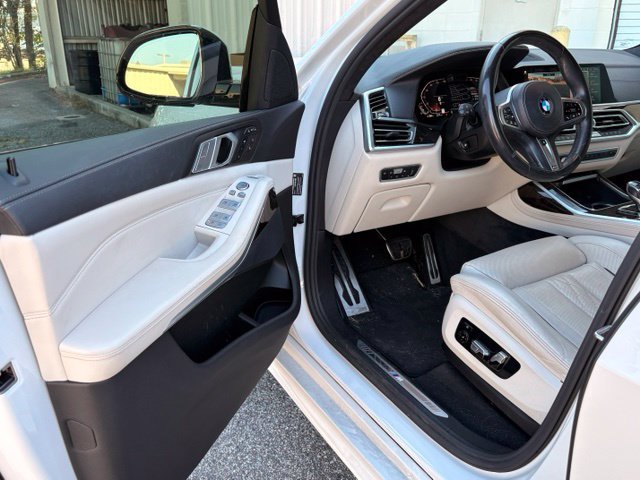 Used 2021 BMW X7 xDrive40i w/ M Sport Package AWD/4WD image 7
