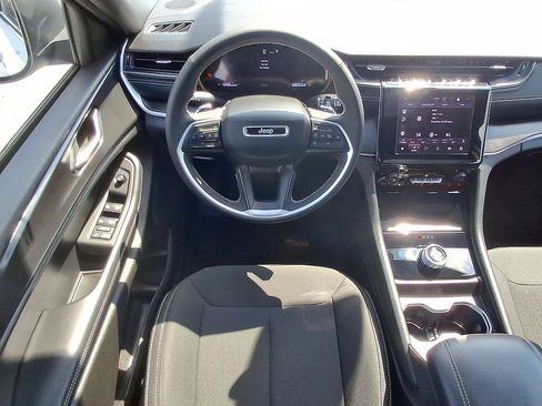 Used 2025 Jeep Grand Cherokee L Laredo AWD/4WD image 27