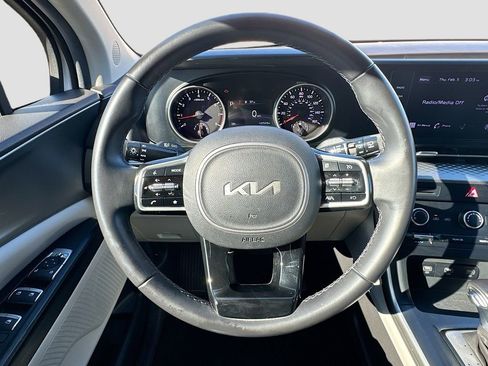 Used 2022 Kia Carnival LX image 13