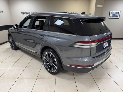 Used 2023 Lincoln Aviator Reserve w/ Equipment Group 201A RWD image 4
