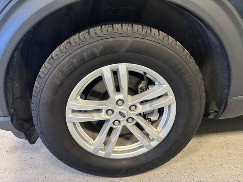 Used 2023 Ford Explorer XLT w/ Equipment Group 202A AWD/4WD image 19