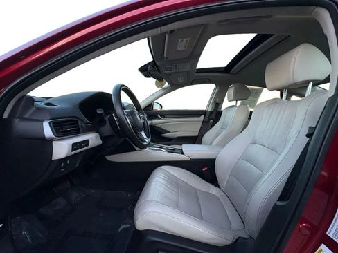 Used 2018 Honda Accord Touring image 9