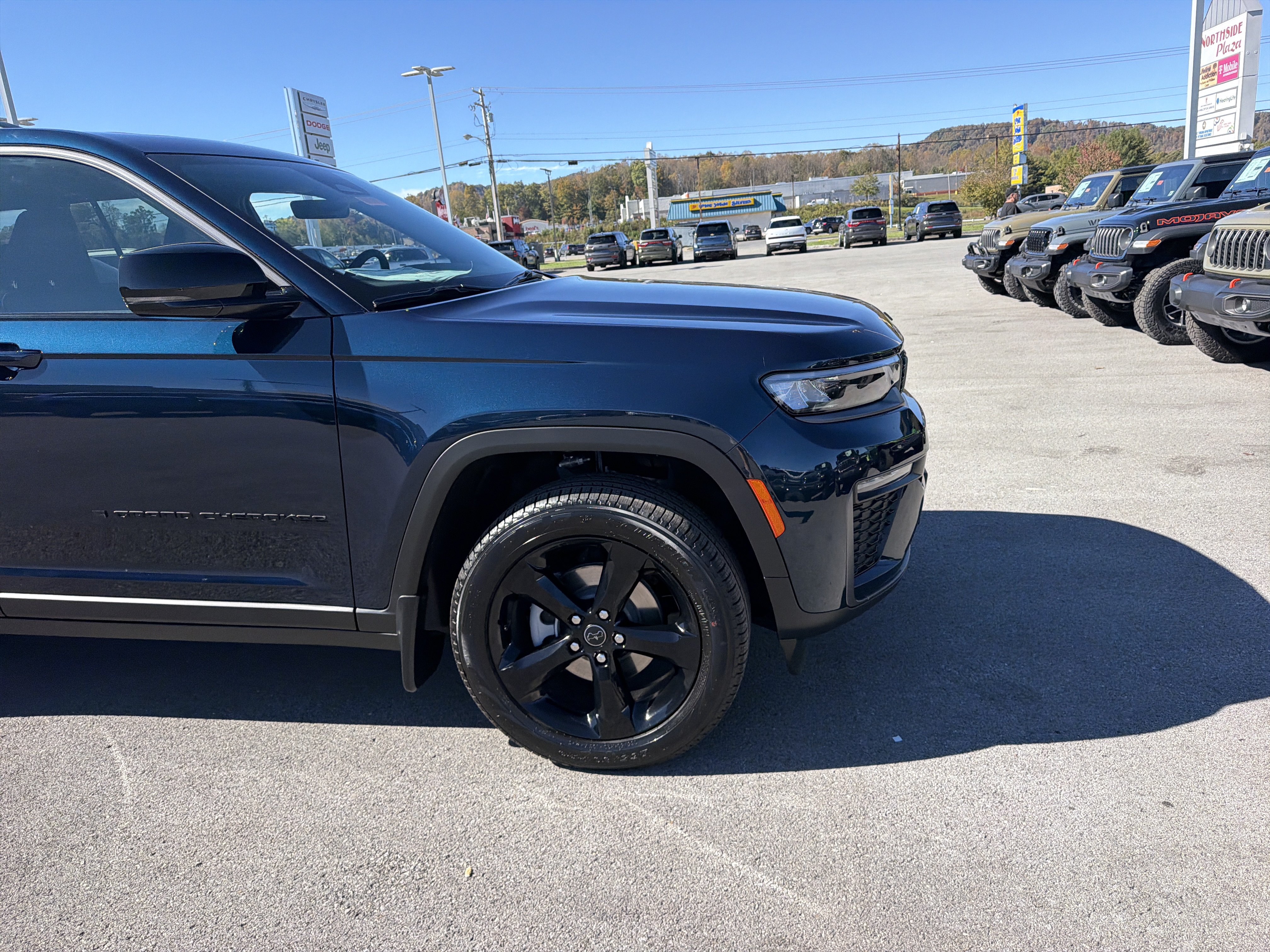 New 2027 Jeep Grand Cherokee Limited AWD/4WD image 4