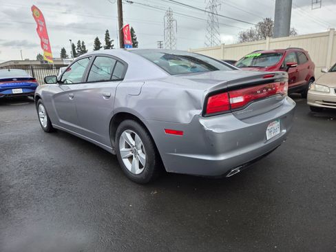 Used 2014 Dodge Charger SE w/ Connectivity Group image 2
