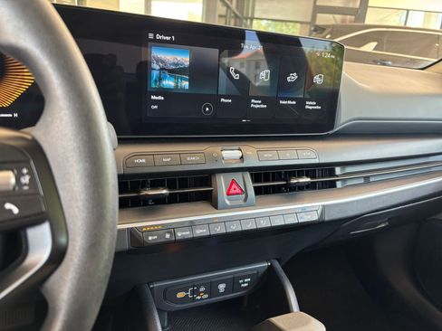 Used 2025 Kia K4 LXS FWD image 17