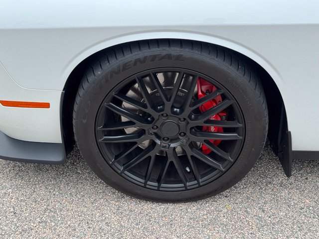 Used 2015 Dodge Challenger SRT Hellcat RWD image 4