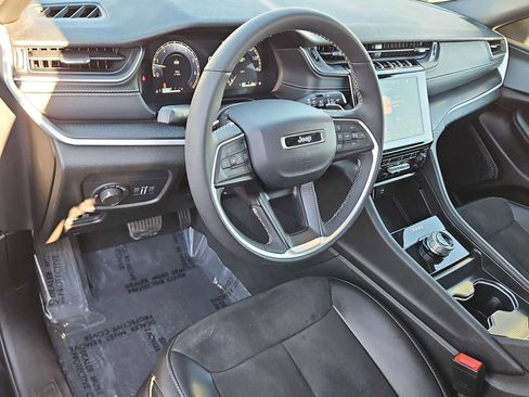 Used 2024 Jeep Grand Cherokee Altitude image 10