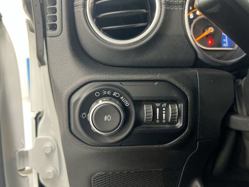 Used 2021 Jeep Wrangler Unlimited Sahara AWD/4WD image 19