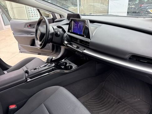 Used 2025 Toyota Prius LE image 33