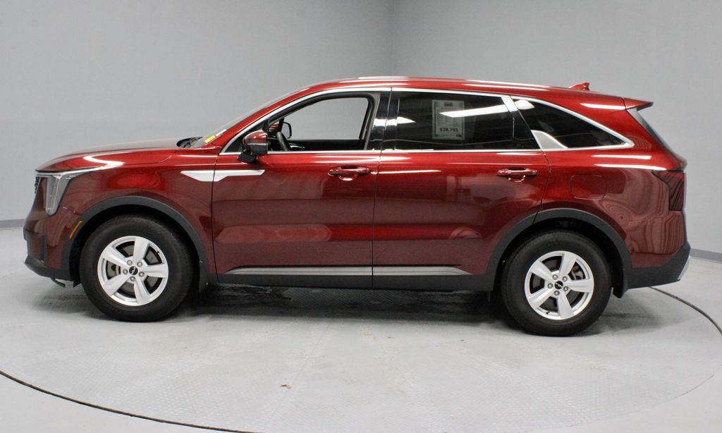 Used 2024 Kia Sorento LX FWD image 7