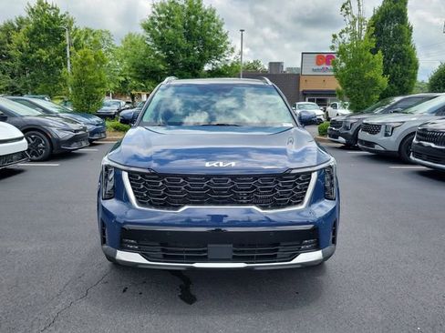 Used 2025 Kia Sorento EX w/ Panoramic Sunroof Package FWD image 2