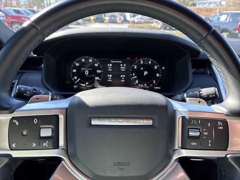 Used 2023 Land Rover Discovery S R-Dynamic image 12