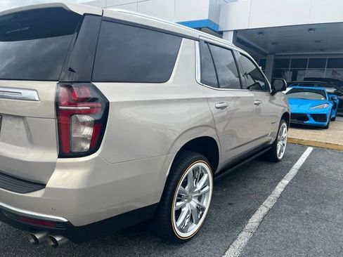 Used 2021 Chevrolet Tahoe High Country w/ Premium Package RWD image 5