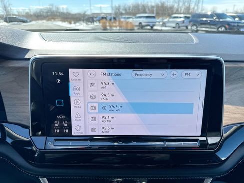 Used 2024 Volkswagen Atlas SE w/ Black Wheel Package image 18