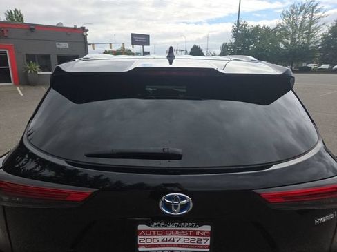 Used 2023 Toyota Highlander XLE AWD/4WD image 25