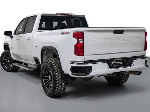 Used 2022 Chevrolet Silverado 2500 LT AWD/4WD image 9