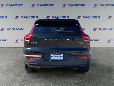 Used 2021 Volvo XC40 T5 R-Design w/ Climate Package image 4