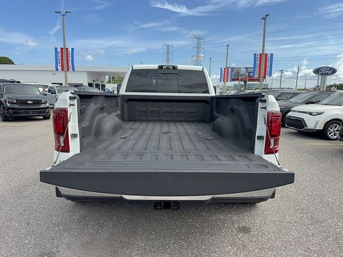 Used 2025 RAM 3500 Limited AWD/4WD image 9