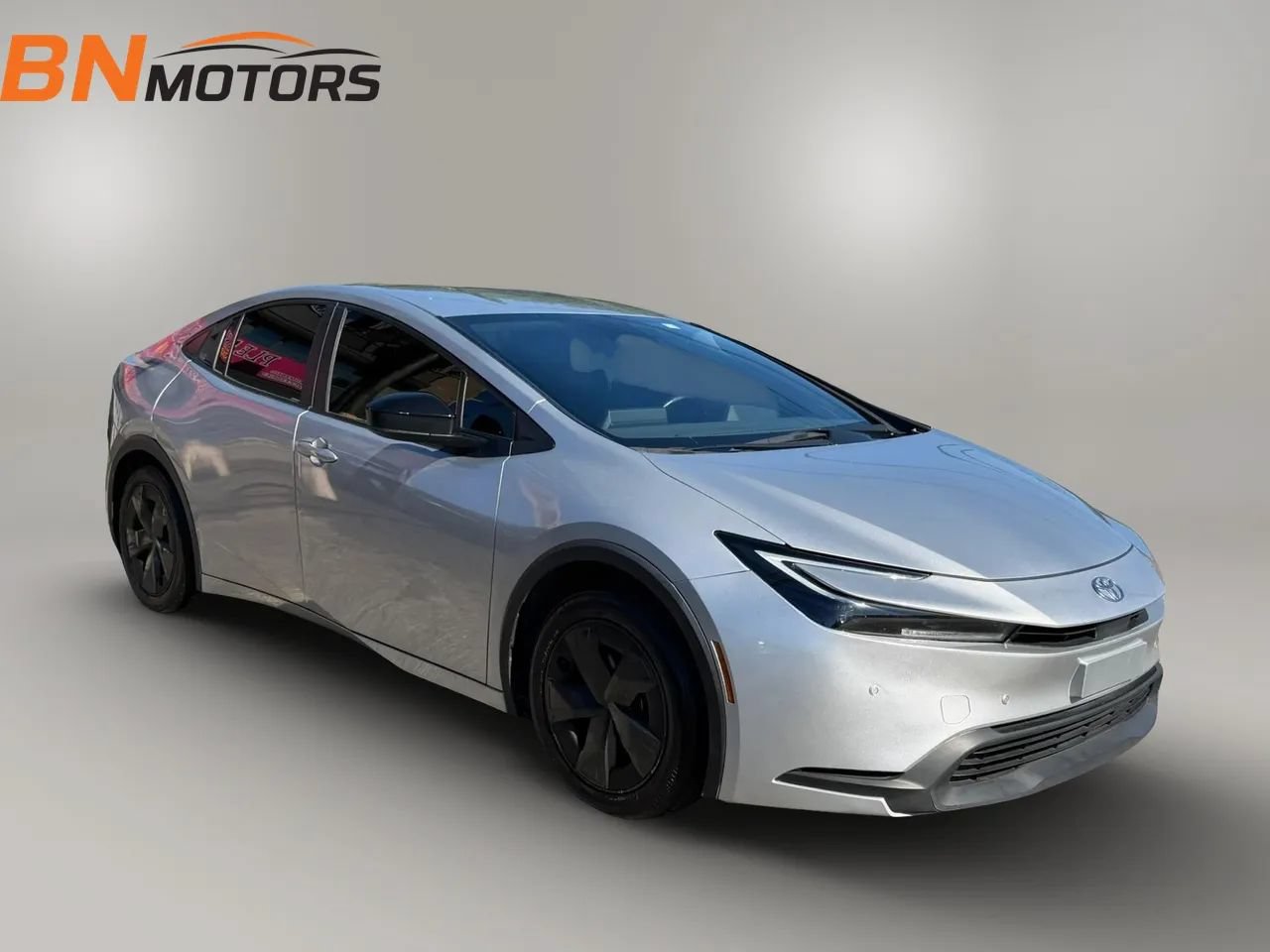 Used 2023 Toyota Prius LE FWD image 4