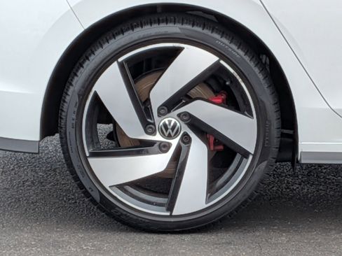 Used 2022 Volkswagen GTI SE image 10