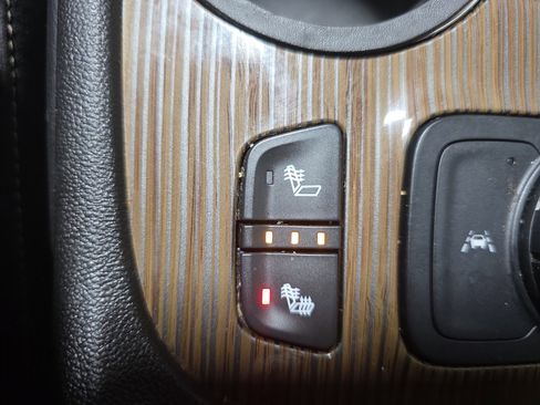 Used 2023 GMC Acadia SLE w/ Driver Convenience Package image 17