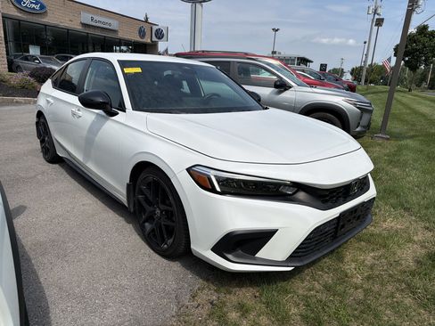 Used 2024 Honda Civic Sport image 2