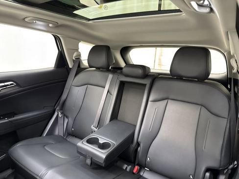 Used 2025 Kia Sportage EX w/ EX Premium Package image 13