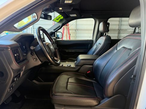 Used 2023 Ford Expedition Limited AWD/4WD image 12