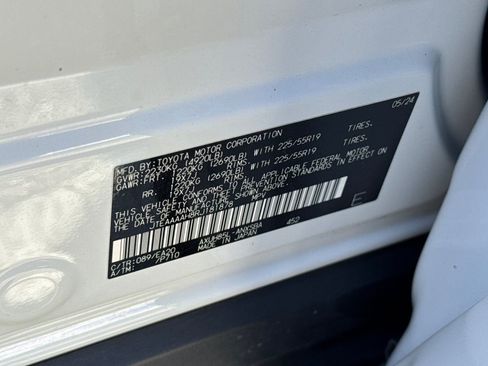 Used 2024 Toyota Venza Limited AWD/4WD image 30