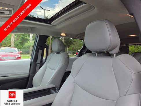 Certified 2025 Toyota Sienna XLE FWD image 25