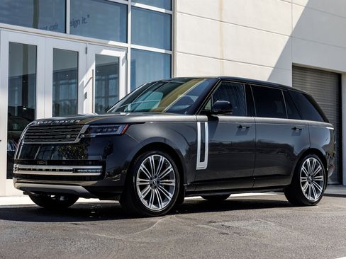 Used 2025 Land Rover Range Rover Long Wheelbase Autobiography image 3
