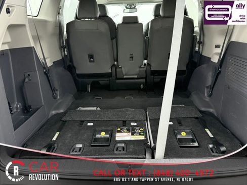 Used 2024 Toyota Sienna XLE image 8