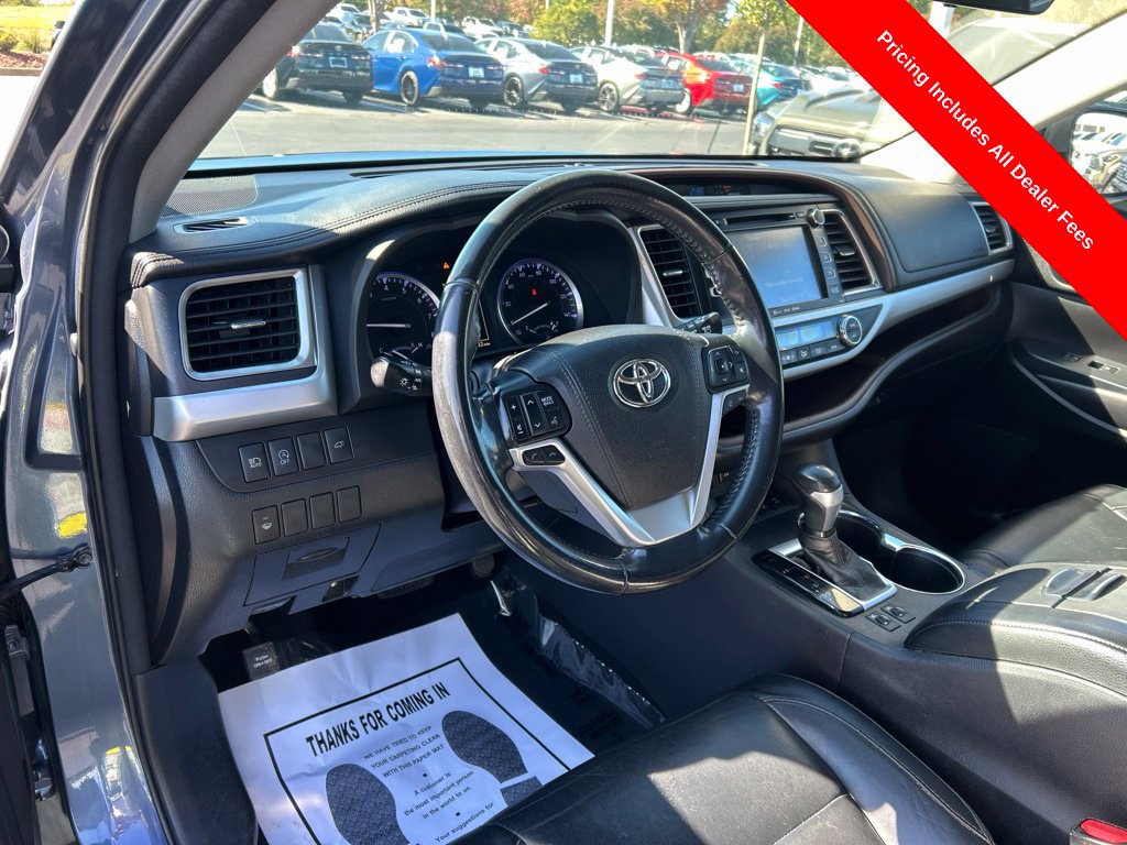 Used 2018 Toyota Highlander XLE AWD/4WD image 3
