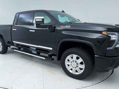 Used 2024 Chevrolet Silverado 2500 High Country w/ Technology Package AWD/4WD image 1