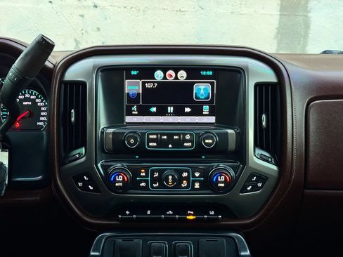 Used 2015 Chevrolet Silverado 1500 High Country w/ High Country Premium Package AWD/4WD image 36