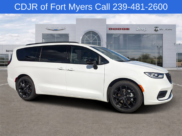 New 2026 Chrysler Pacifica Select FWD image 1