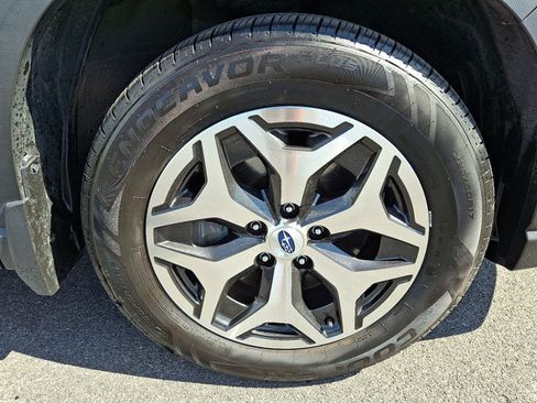 Certified 2023 Subaru Forester Premium AWD/4WD image 9