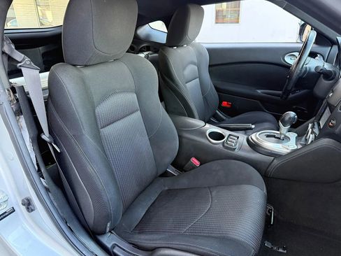 Used 2016 Nissan 370Z Coupe image 19