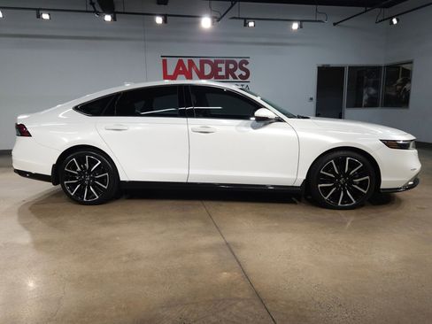 Used 2023 Honda Accord Touring image 8