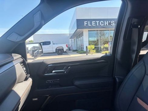 Used 2024 GMC Sierra 1500 AT4 w/ Technology Package AWD/4WD image 13