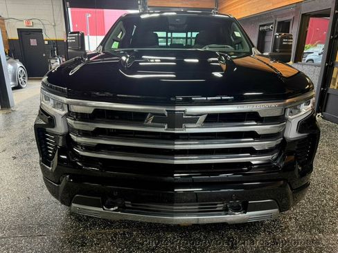 Used 2025 Chevrolet Silverado 1500 High Country w/ High Country Premium Package AWD/4WD image 6