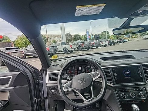 Used 2021 Volkswagen Atlas Cross Sport SE w/ Panoramic Sunroof Package AWD/4WD image 2