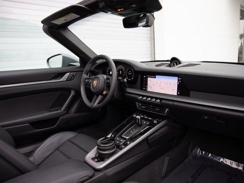 Certified 2025 Porsche 911 Carrera image 21