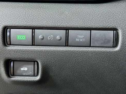 Used 2024 Nissan Sentra SV w/ Lighting Package image 17